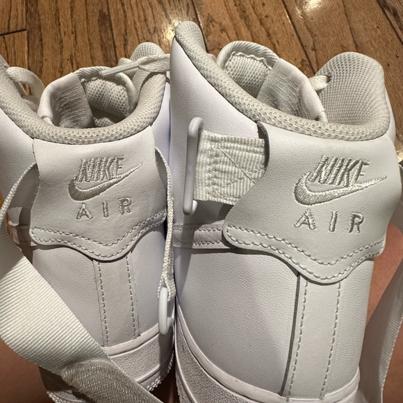 White High Top Nike Air Force Ones. Men’s size 9 - Picture 4 of 9